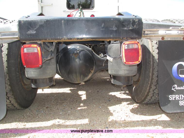 image for item H4566 2006 Peterbilt 379 semi truck