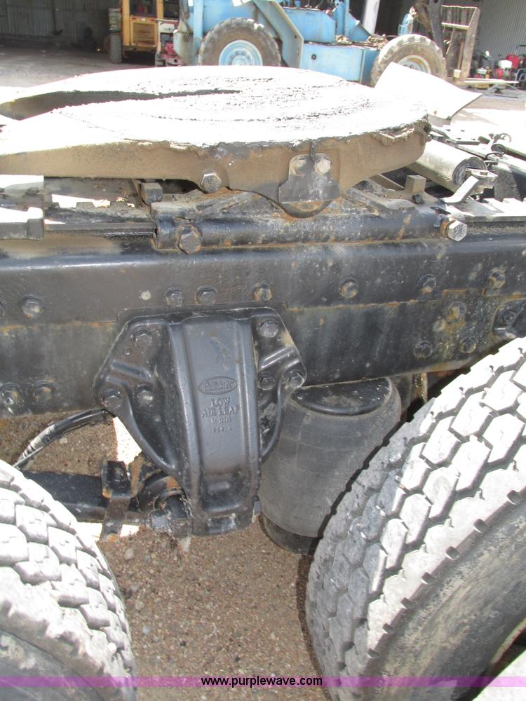 image for item H4566 2006 Peterbilt 379 semi truck