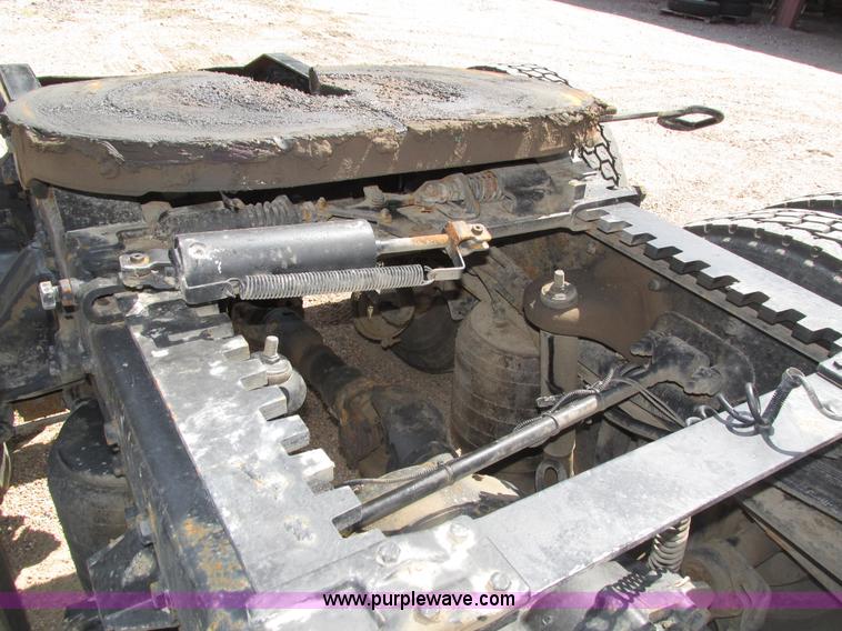 image for item H4566 2006 Peterbilt 379 semi truck