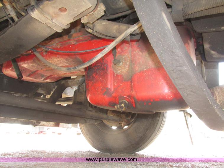 image for item H4566 2006 Peterbilt 379 semi truck