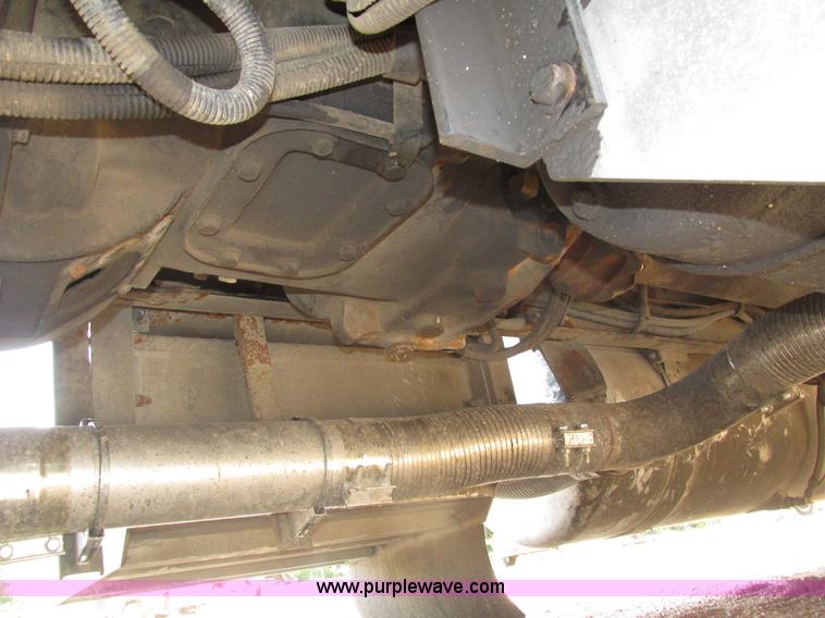 image for item H4566 2006 Peterbilt 379 semi truck