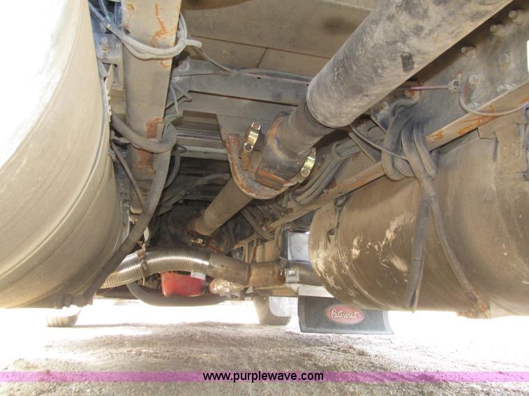 image for item H4566 2006 Peterbilt 379 semi truck