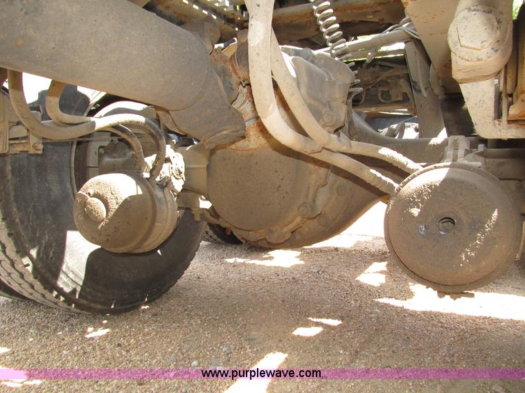 image for item H4566 2006 Peterbilt 379 semi truck