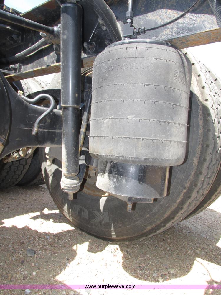 image for item H4566 2006 Peterbilt 379 semi truck