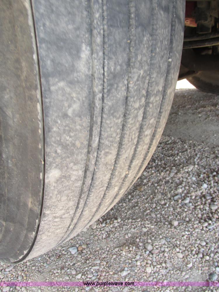 image for item H4566 2006 Peterbilt 379 semi truck