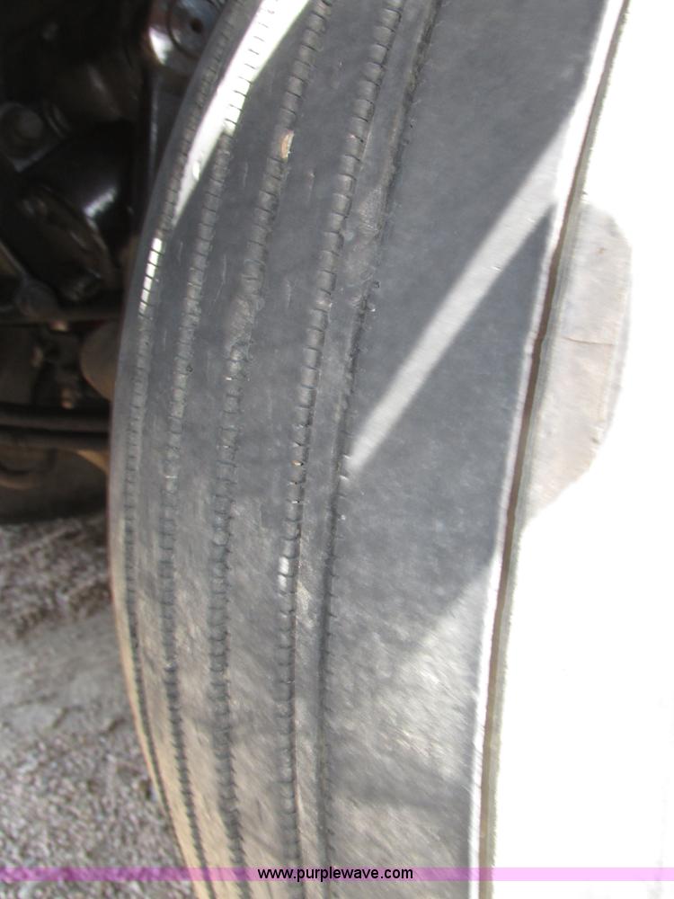 image for item H4566 2006 Peterbilt 379 semi truck