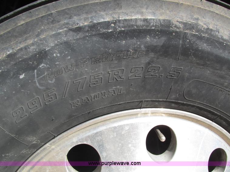 image for item H4566 2006 Peterbilt 379 semi truck