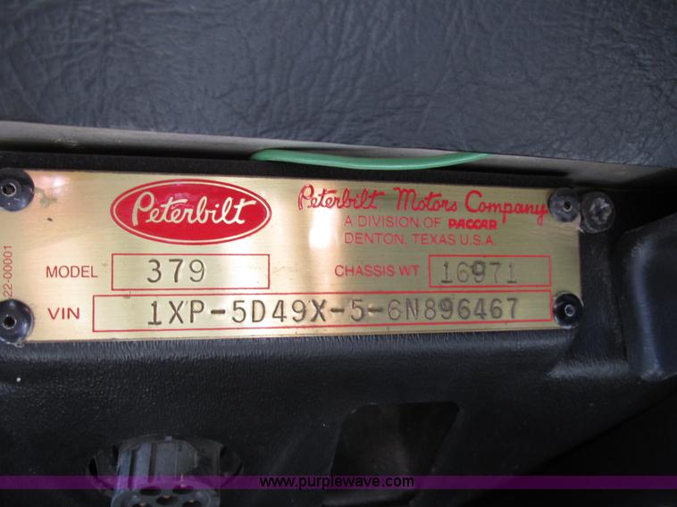 image for item H4566 2006 Peterbilt 379 semi truck