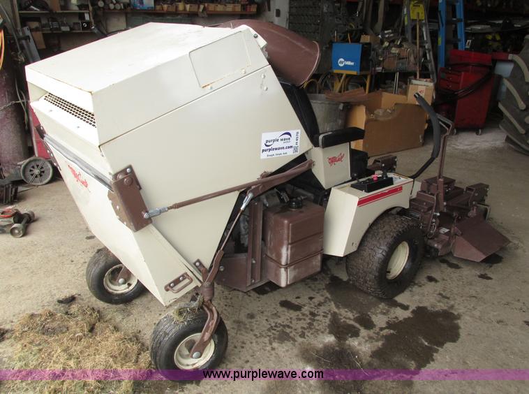 image for item H4570 Grasshopper 616 ZTR lawn mower