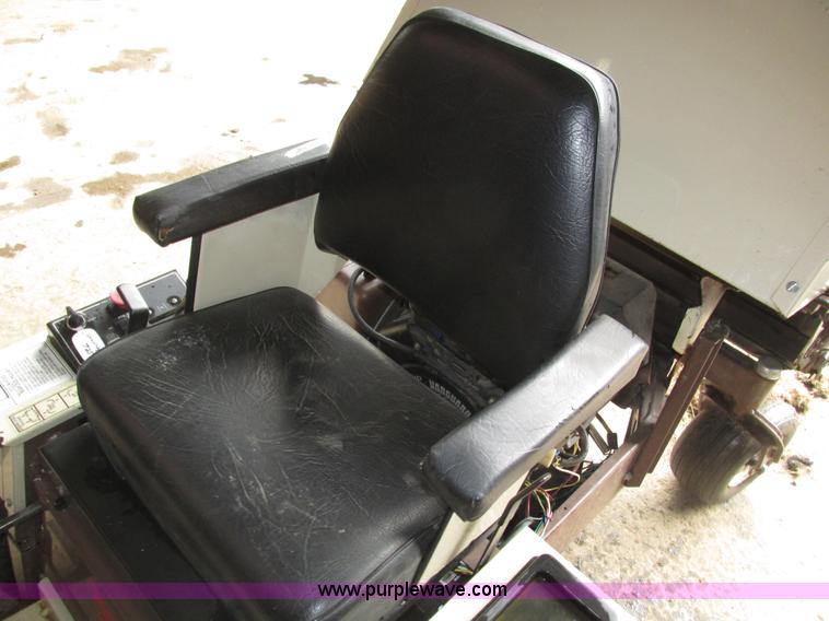 image for item H4570 Grasshopper 616 ZTR lawn mower