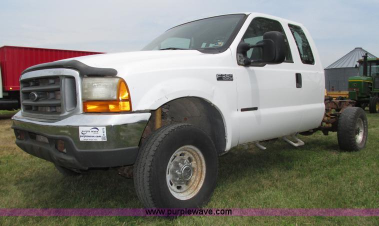 image for item H4575 2000 Ford F350 Super Duty XL SuperCab pickup truck cab and chassis