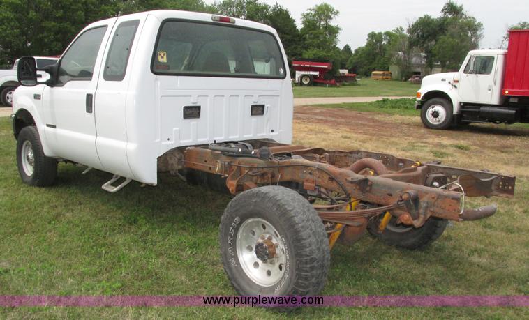 image for item H4575 2000 Ford F350 Super Duty XL SuperCab pickup truck cab and chassis