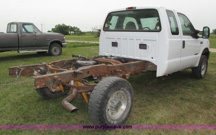 image for item H4575 2000 Ford F350 Super Duty XL SuperCab pickup truck cab and chassis