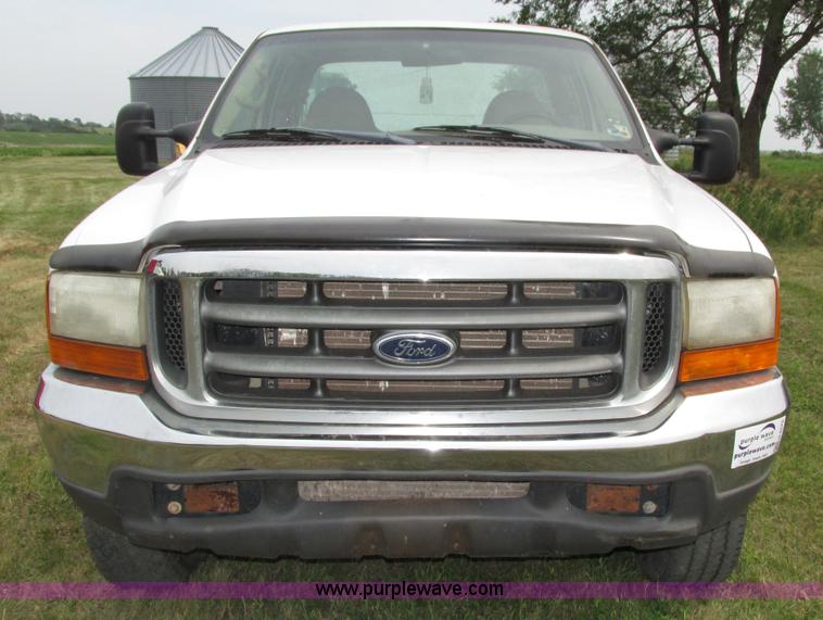 image for item H4575 2000 Ford F350 Super Duty XL SuperCab pickup truck cab and chassis