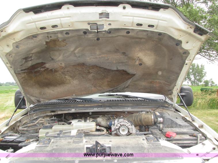 image for item H4575 2000 Ford F350 Super Duty XL SuperCab pickup truck cab and chassis