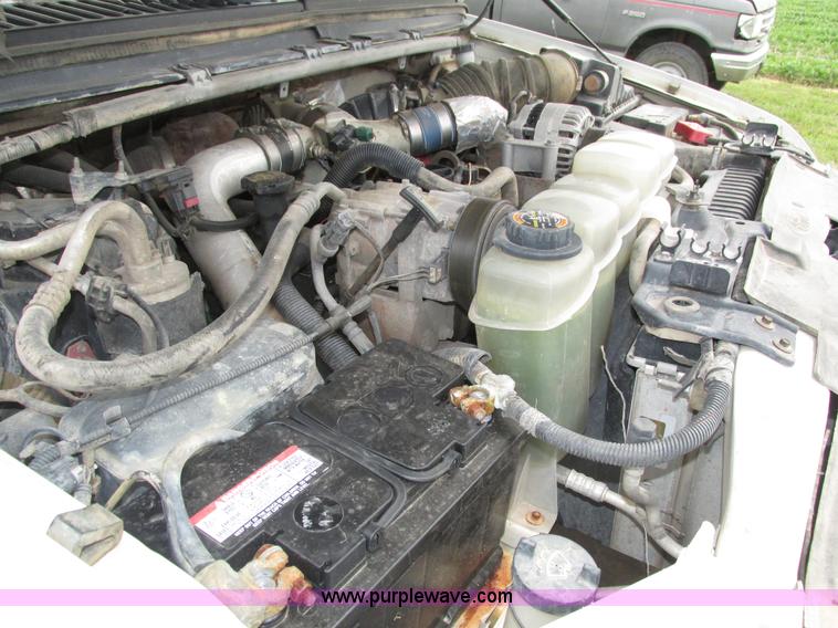 image for item H4575 2000 Ford F350 Super Duty XL SuperCab pickup truck cab and chassis