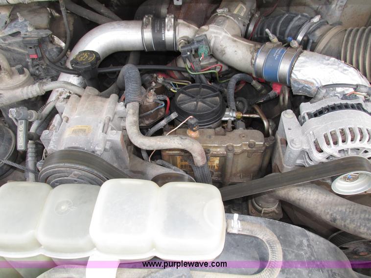 image for item H4575 2000 Ford F350 Super Duty XL SuperCab pickup truck cab and chassis