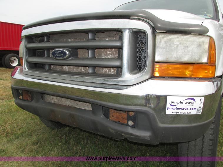 image for item H4575 2000 Ford F350 Super Duty XL SuperCab pickup truck cab and chassis