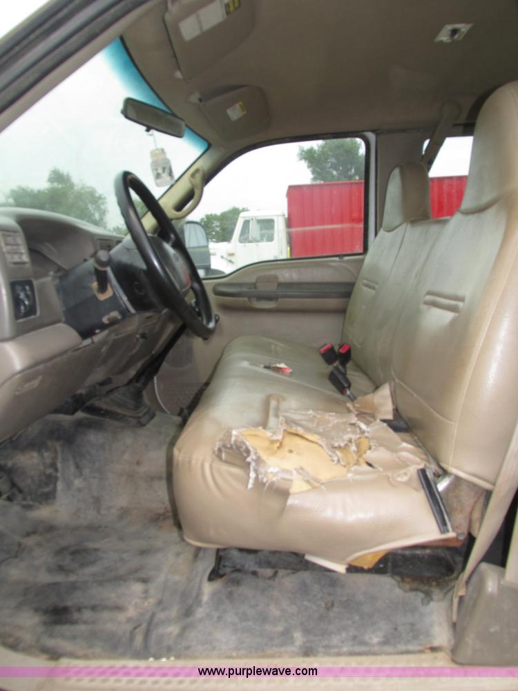 image for item H4575 2000 Ford F350 Super Duty XL SuperCab pickup truck cab and chassis