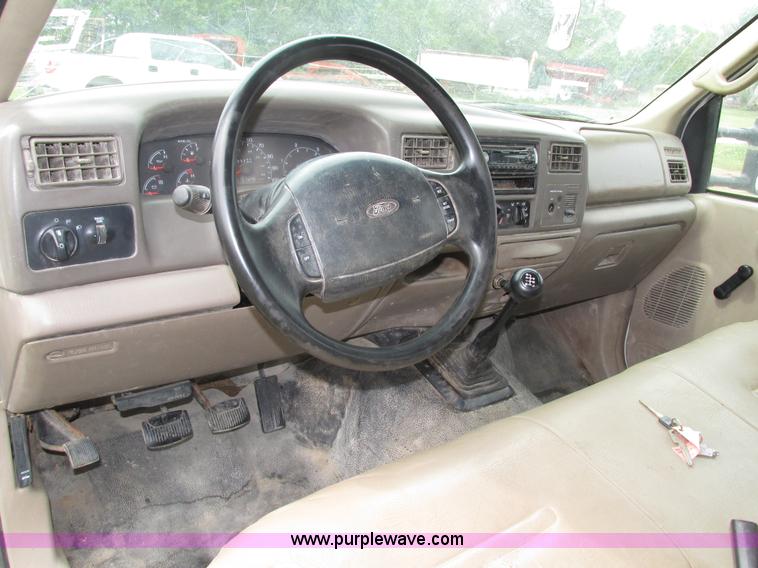 image for item H4575 2000 Ford F350 Super Duty XL SuperCab pickup truck cab and chassis