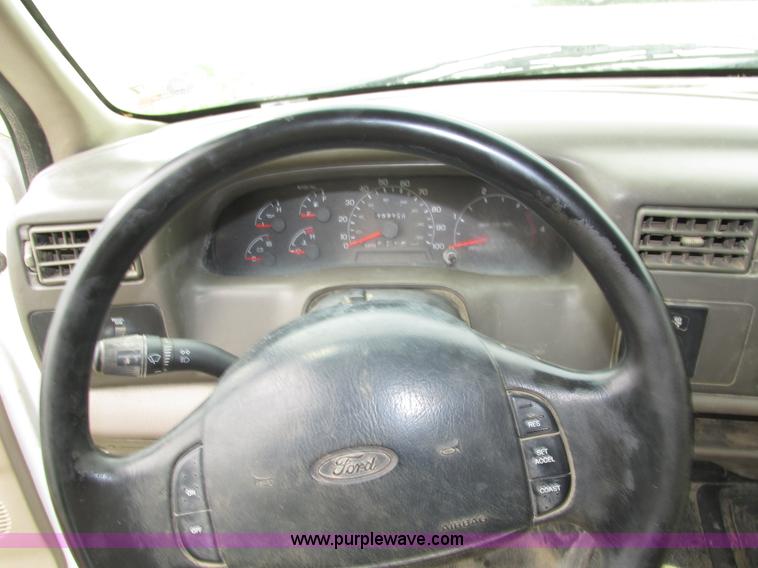 image for item H4575 2000 Ford F350 Super Duty XL SuperCab pickup truck cab and chassis