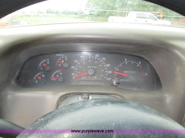 image for item H4575 2000 Ford F350 Super Duty XL SuperCab pickup truck cab and chassis