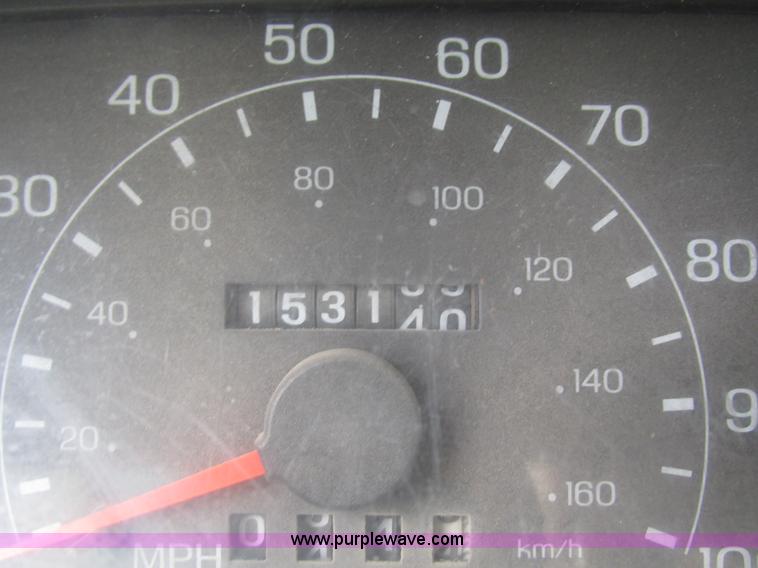 image for item H4575 2000 Ford F350 Super Duty XL SuperCab pickup truck cab and chassis