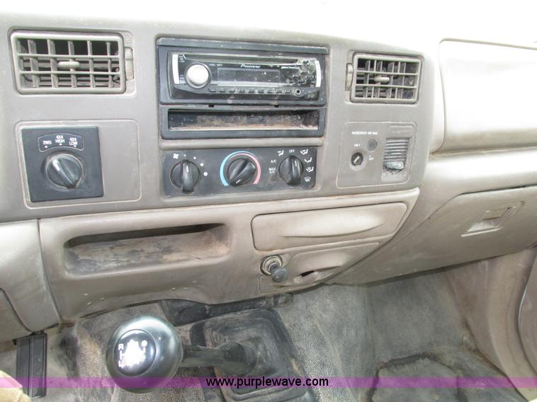 image for item H4575 2000 Ford F350 Super Duty XL SuperCab pickup truck cab and chassis