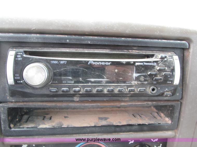 image for item H4575 2000 Ford F350 Super Duty XL SuperCab pickup truck cab and chassis