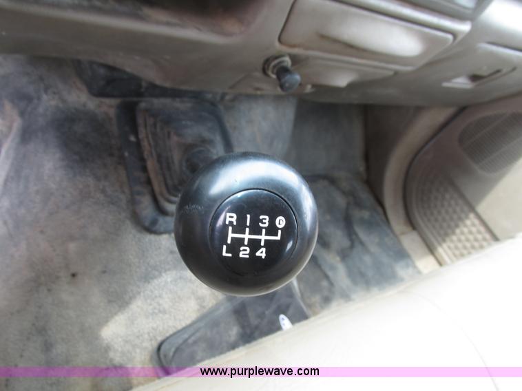 image for item H4575 2000 Ford F350 Super Duty XL SuperCab pickup truck cab and chassis