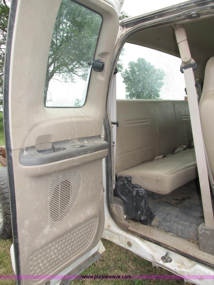 image for item H4575 2000 Ford F350 Super Duty XL SuperCab pickup truck cab and chassis