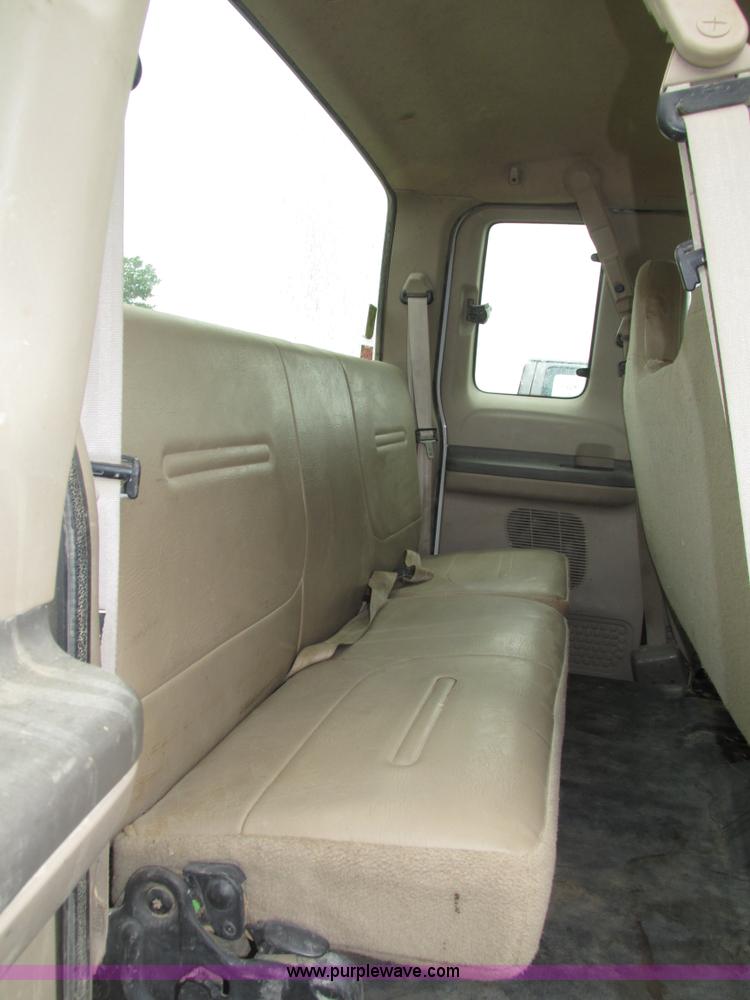 image for item H4575 2000 Ford F350 Super Duty XL SuperCab pickup truck cab and chassis