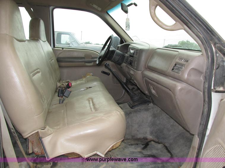 image for item H4575 2000 Ford F350 Super Duty XL SuperCab pickup truck cab and chassis