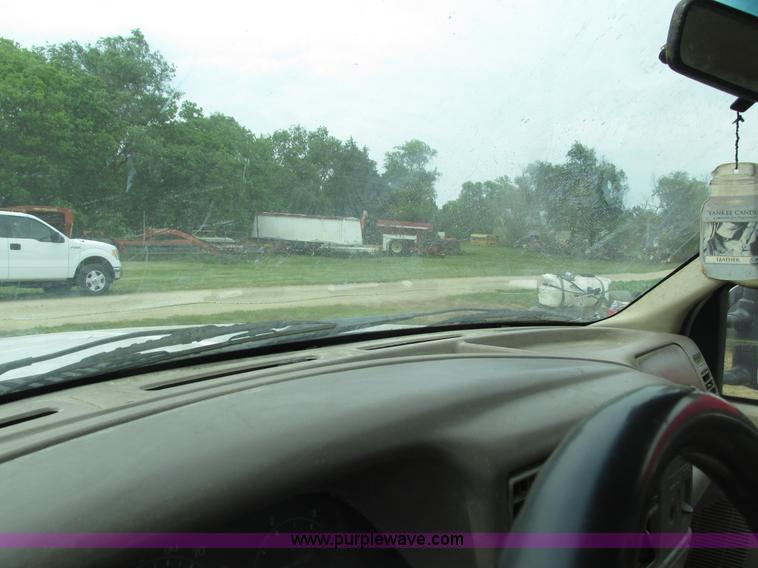 image for item H4575 2000 Ford F350 Super Duty XL SuperCab pickup truck cab and chassis