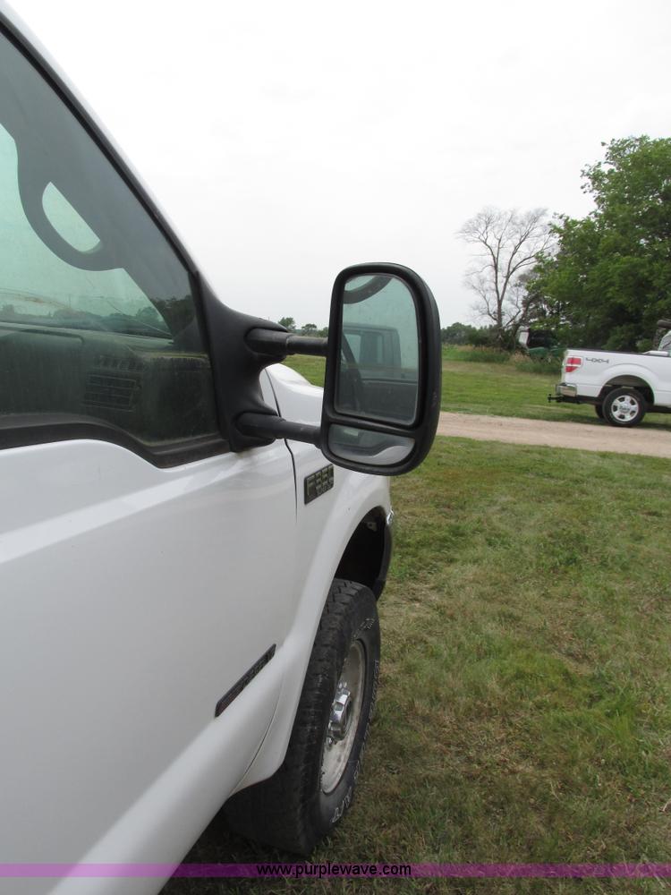 image for item H4575 2000 Ford F350 Super Duty XL SuperCab pickup truck cab and chassis