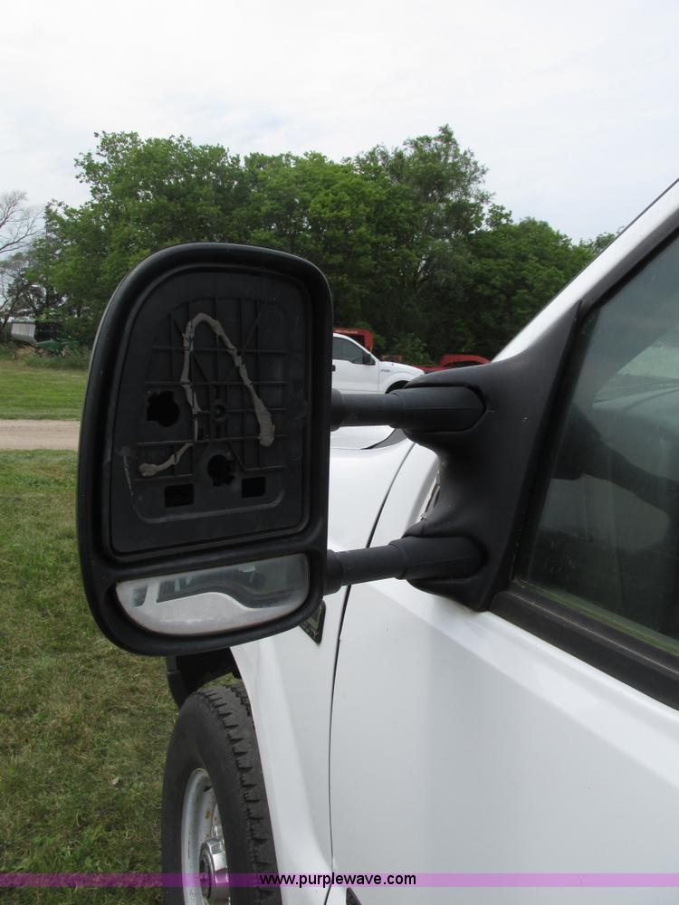 image for item H4575 2000 Ford F350 Super Duty XL SuperCab pickup truck cab and chassis