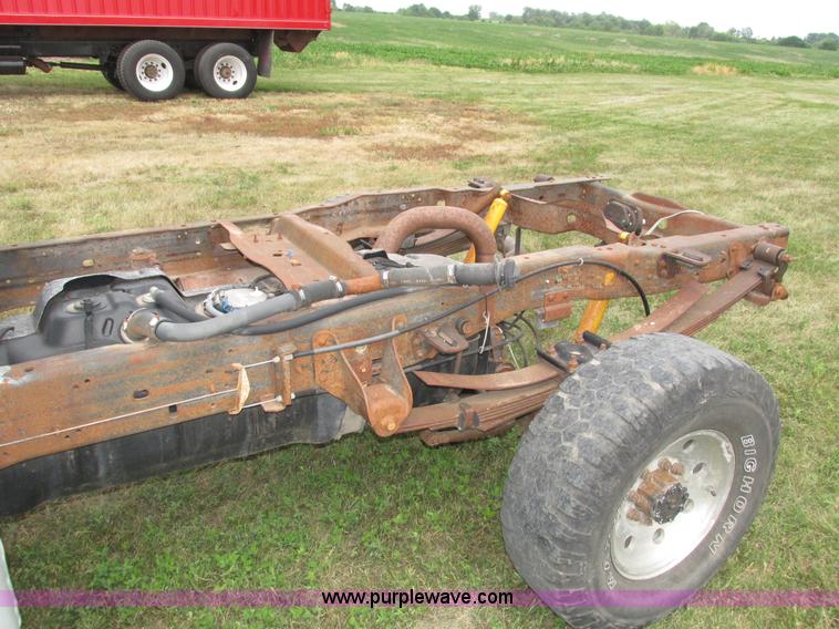 image for item H4575 2000 Ford F350 Super Duty XL SuperCab pickup truck cab and chassis