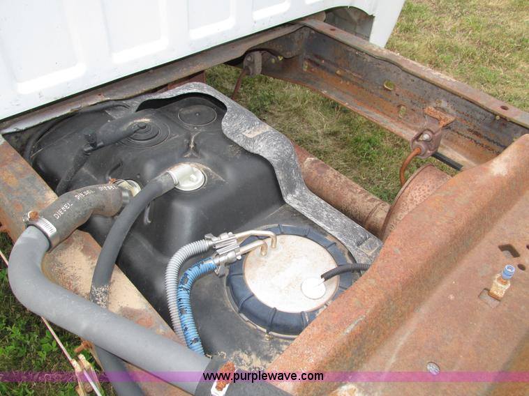 image for item H4575 2000 Ford F350 Super Duty XL SuperCab pickup truck cab and chassis