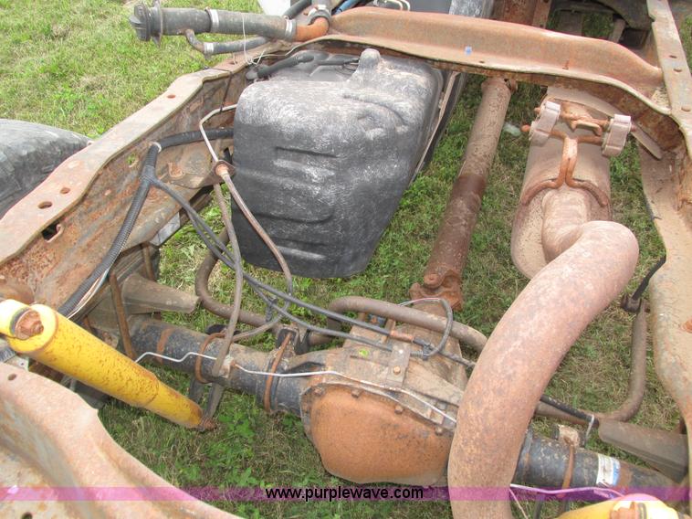 image for item H4575 2000 Ford F350 Super Duty XL SuperCab pickup truck cab and chassis