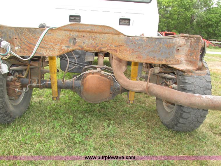 image for item H4575 2000 Ford F350 Super Duty XL SuperCab pickup truck cab and chassis