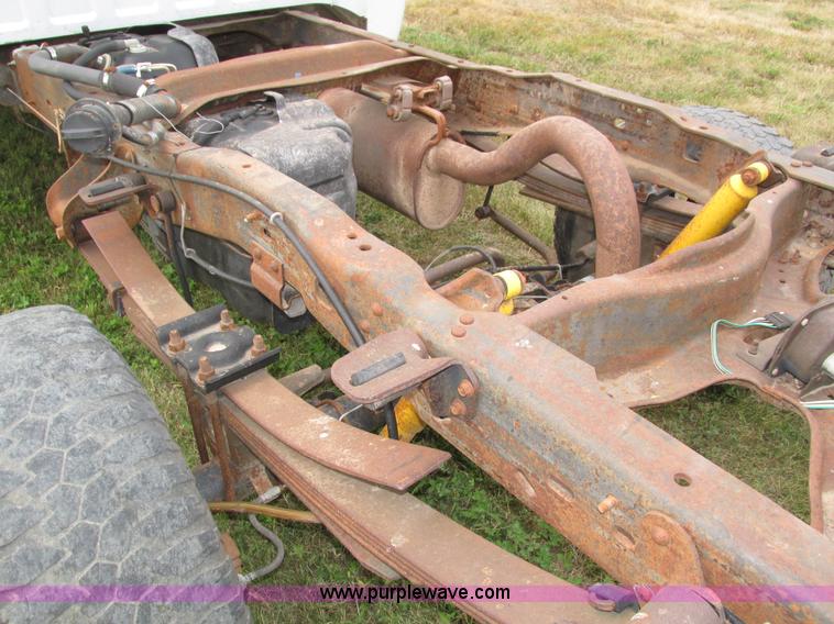 image for item H4575 2000 Ford F350 Super Duty XL SuperCab pickup truck cab and chassis