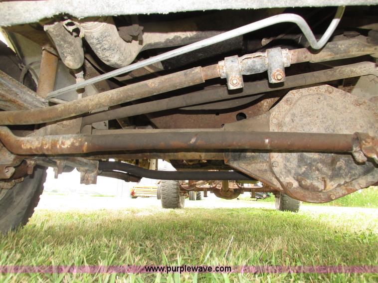 image for item H4575 2000 Ford F350 Super Duty XL SuperCab pickup truck cab and chassis