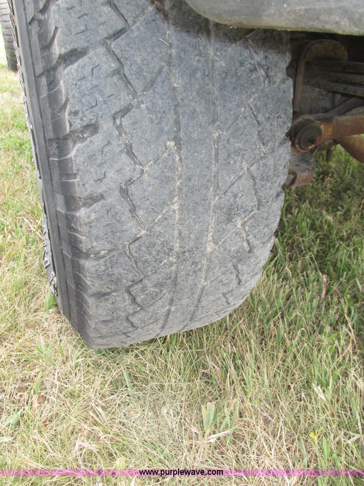 image for item H4575 2000 Ford F350 Super Duty XL SuperCab pickup truck cab and chassis