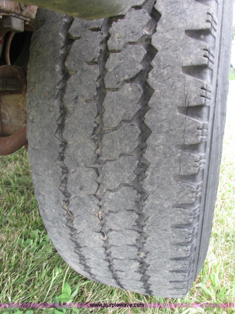 image for item H4575 2000 Ford F350 Super Duty XL SuperCab pickup truck cab and chassis