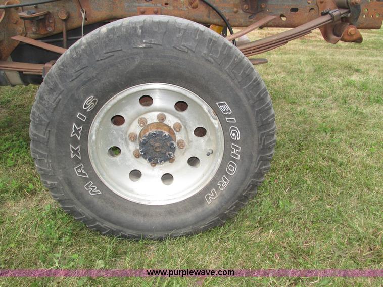 image for item H4575 2000 Ford F350 Super Duty XL SuperCab pickup truck cab and chassis