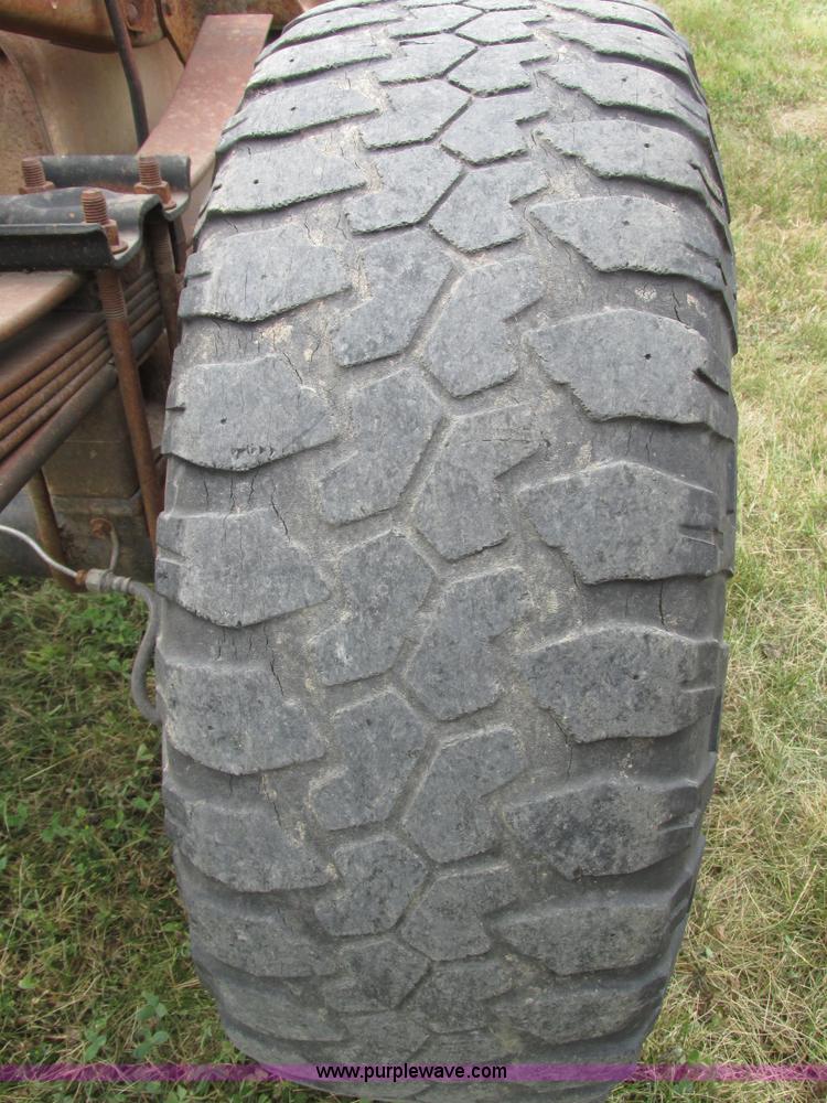 image for item H4575 2000 Ford F350 Super Duty XL SuperCab pickup truck cab and chassis