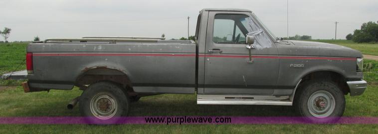 image for item H4576 1990 Ford F250 pickup truck
