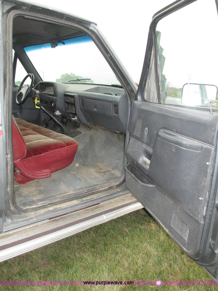 image for item H4576 1990 Ford F250 pickup truck