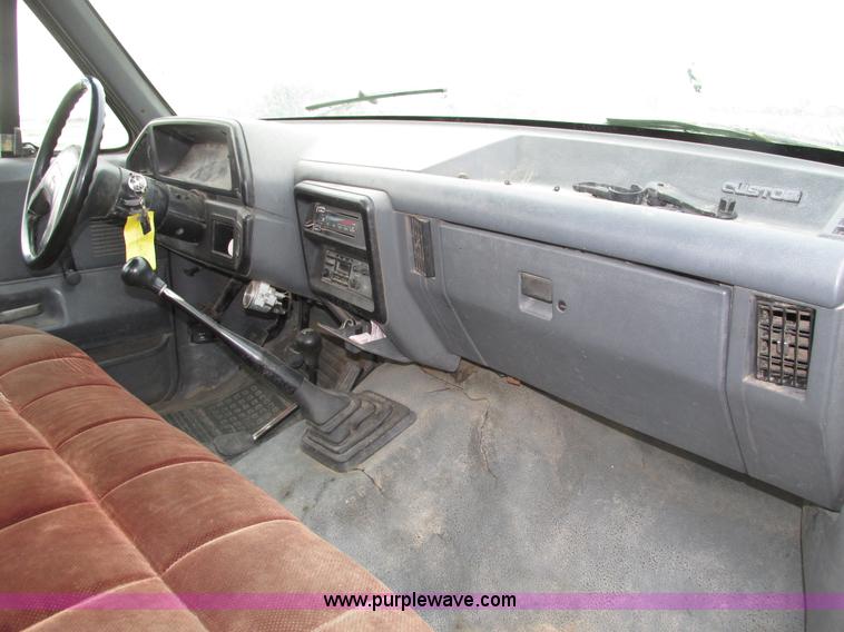 image for item H4576 1990 Ford F250 pickup truck