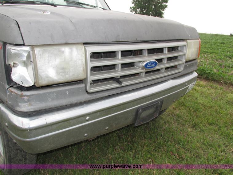 image for item H4576 1990 Ford F250 pickup truck